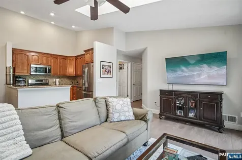518 Holly Court Mahwah NJ 07430