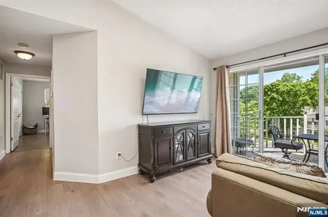 518 Holly Court Mahwah NJ 07430