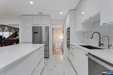 9 Arthur Terrace Livingston NJ 07039