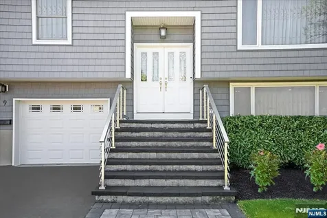 9 Arthur Terrace Livingston NJ 07039