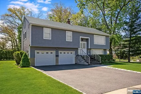 9 Arthur Terrace Livingston NJ 07039