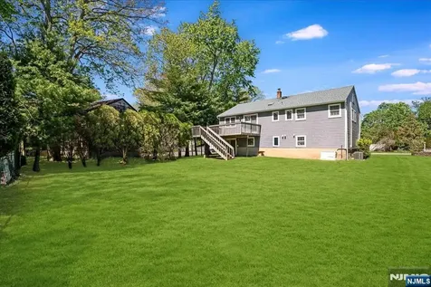 9 Arthur Terrace Livingston NJ 07039