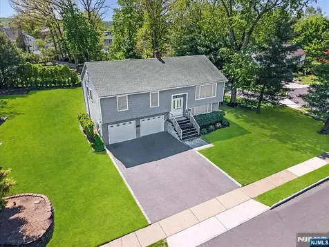 9 Arthur Terrace Livingston NJ 07039