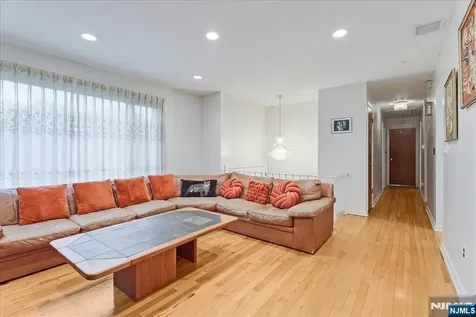 9 Arthur Terrace Livingston NJ 07039
