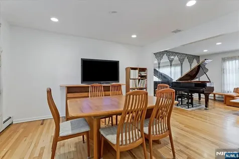 9 Arthur Terrace Livingston NJ 07039