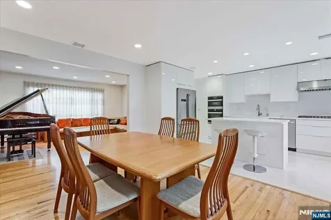 9 Arthur Terrace Livingston NJ 07039