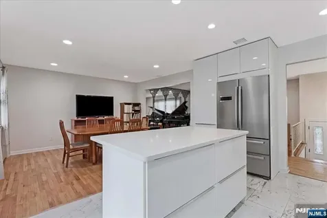 9 Arthur Terrace Livingston NJ 07039