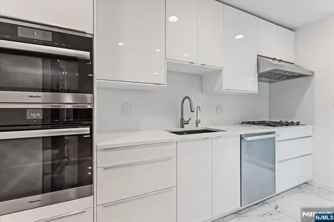 9 Arthur Terrace Livingston NJ 07039