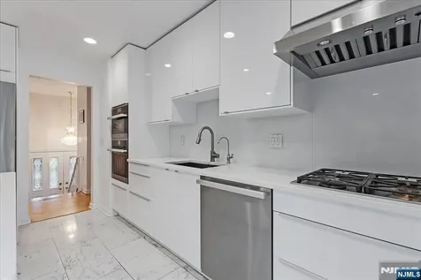 9 Arthur Terrace Livingston NJ 07039