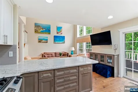 18 Birchwood Lane North Haledon NJ 07508