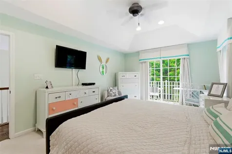 18 Birchwood Lane North Haledon NJ 07508