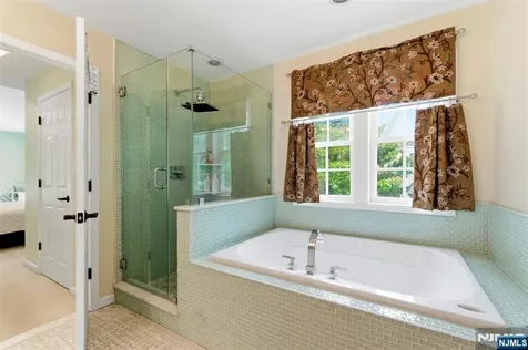 18 Birchwood Lane North Haledon NJ 07508