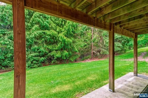 18 Birchwood Lane North Haledon NJ 07508