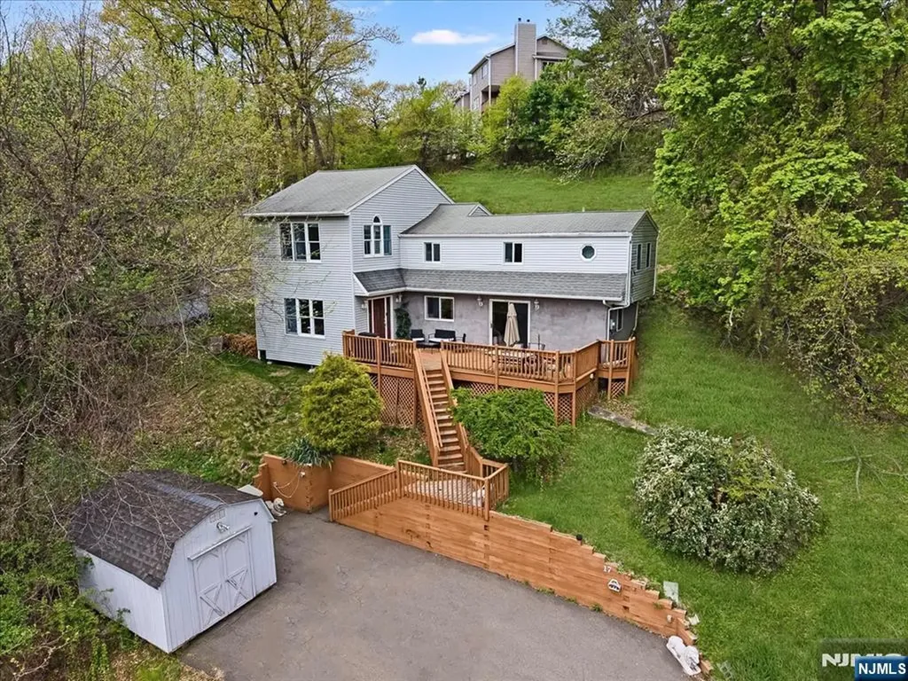 17 Albanese Road Haledon NJ 07508