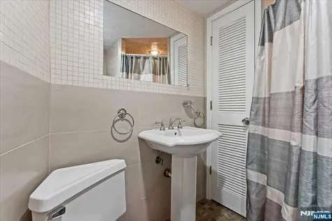 17 Albanese Road Haledon NJ 07508