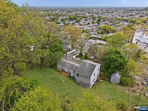 17 Albanese Road Haledon NJ 07508