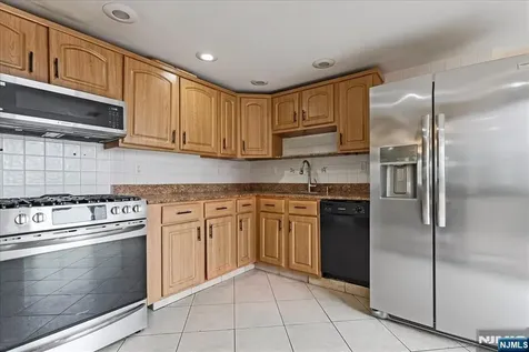 17 Albanese Road Haledon NJ 07508