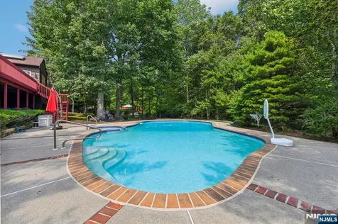 12 Sandalwood Drive Livingston NJ 07039