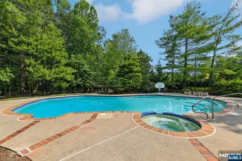 12 Sandalwood Drive Livingston NJ 07039