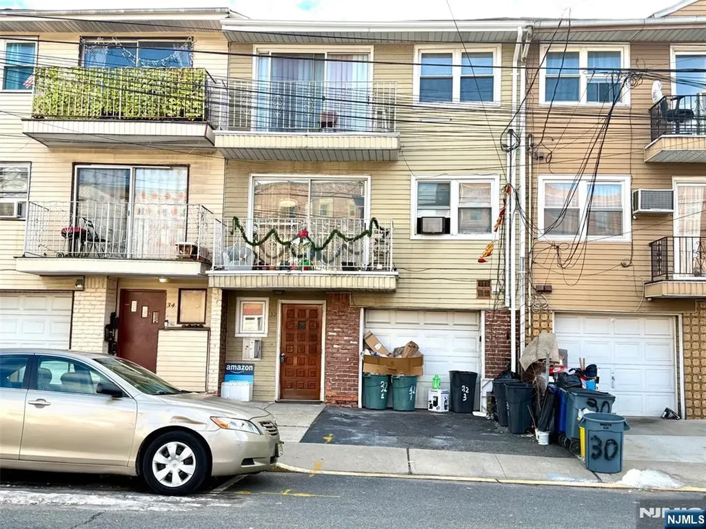 32 President Street East Newark NJ 07029