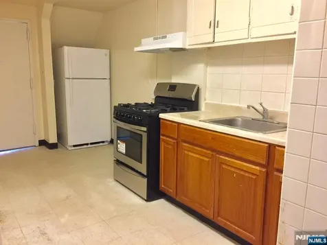 32 President Street East Newark NJ 07029