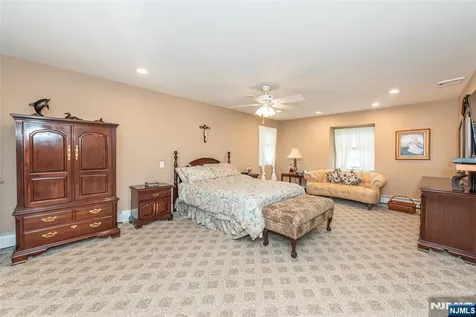 31 Yorkshire Avenue West Milford NJ 07480