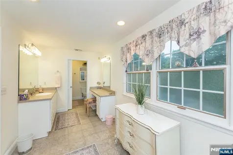 31 Yorkshire Avenue West Milford NJ 07480