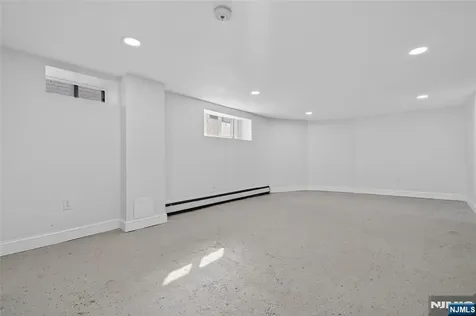 182 N Maple Avenue East Orange NJ 07017