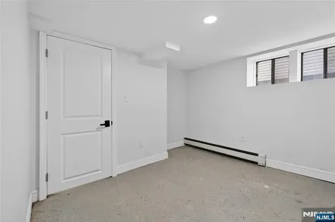 182 N Maple Avenue East Orange NJ 07017