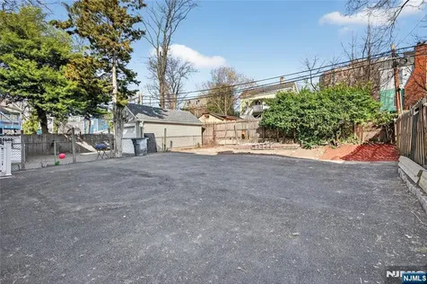 182 N Maple Avenue East Orange NJ 07017