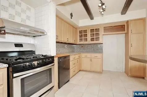 49 S Franklin Avenue Bergenfield NJ 07621