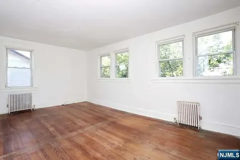 49 S Franklin Avenue Bergenfield NJ 07621