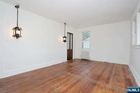 49 S Franklin Avenue Bergenfield NJ 07621