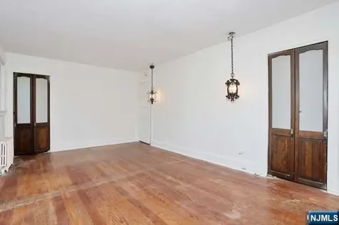 49 S Franklin Avenue Bergenfield NJ 07621