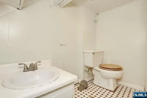 49 S Franklin Avenue Bergenfield NJ 07621