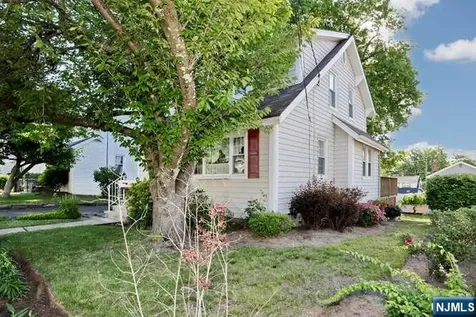 49 S Franklin Avenue Bergenfield NJ 07621