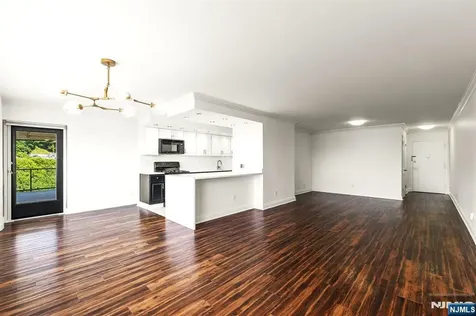 1203 River Road Edgewater NJ 07020