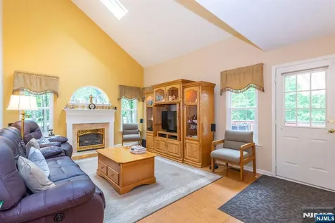 11 Burnham Drive Pequannock Township NJ 07444
