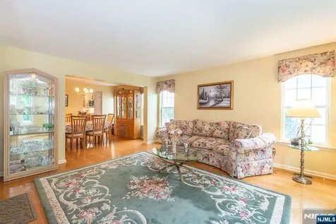 11 Burnham Drive Pequannock Township NJ 07444