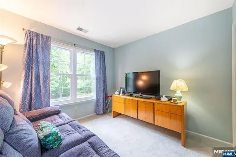 11 Burnham Drive Pequannock Township NJ 07444