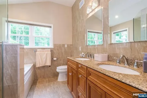11 Burnham Drive Pequannock Township NJ 07444