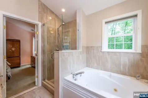 11 Burnham Drive Pequannock Township NJ 07444