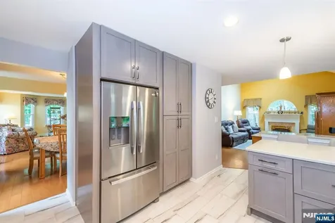 11 Burnham Drive Pequannock Township NJ 07444