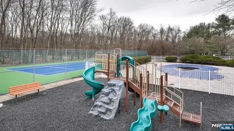 11 Burnham Drive Pequannock Township NJ 07444