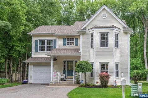 11 Burnham Drive Pequannock Township NJ 07444