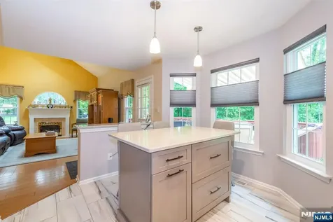 11 Burnham Drive Pequannock Township NJ 07444