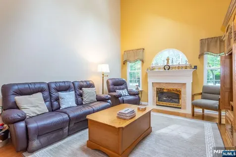 11 Burnham Drive Pequannock Township NJ 07444