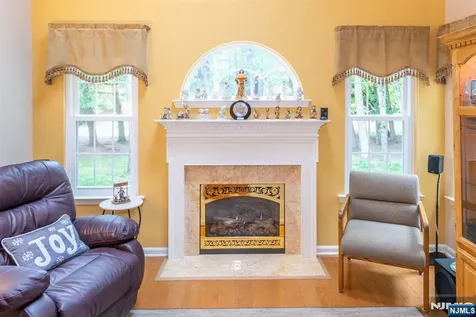 11 Burnham Drive Pequannock Township NJ 07444