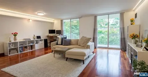 1055 River Road Edgewater NJ 07020