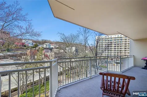 1055 River Road Edgewater NJ 07020